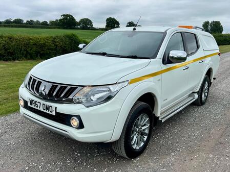 MITSUBISHI L200 2.4 DI-D Titan DOUBLE CAB 