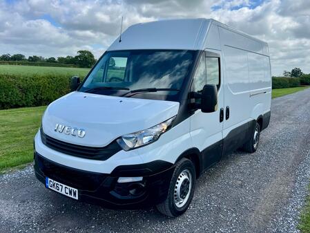IVECO DAILY 2.3 TD 14V 35S 3520 UTILTIY SPEC MWB 