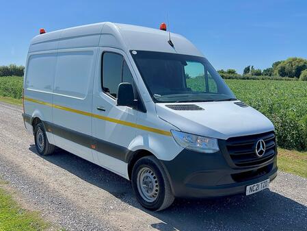 MERCEDES-BENZ SPRINTER 2.0 317 170 BHP MWB UTILITY SPEC